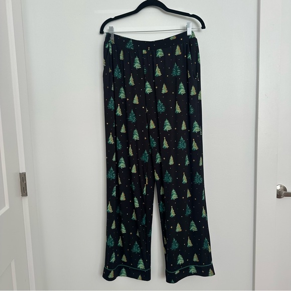 NYE Kyte Dark Navy and Green Twinkle Tree Print Pajama Set size L - Picture 11 of 15